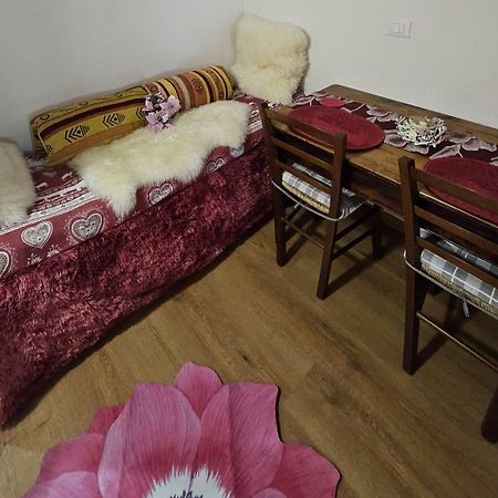 L' Archetto Apartment ลาซัลเล ภายนอก รูปภาพ